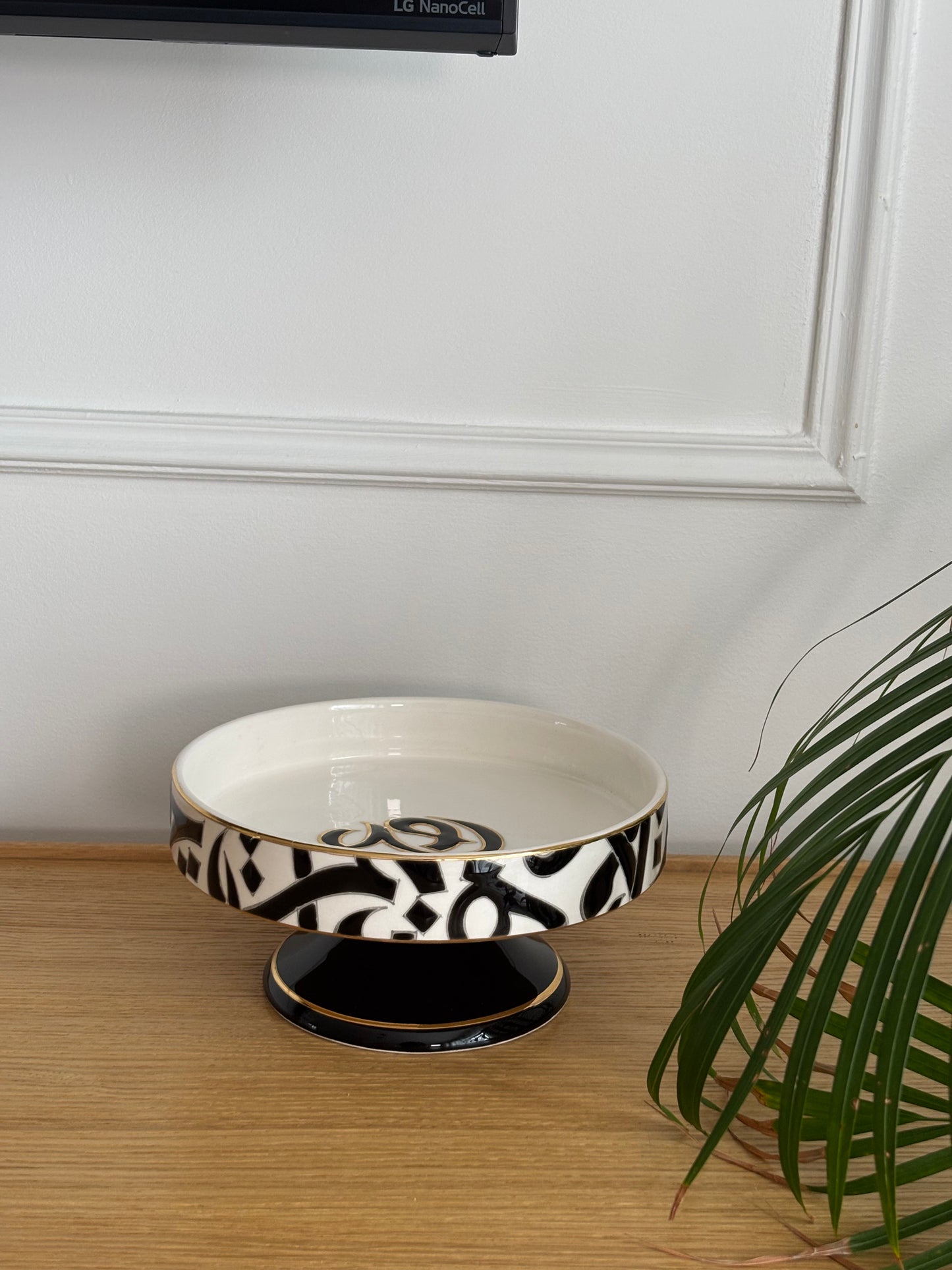 plat sur pied en céramique motifs orientaux fait main
