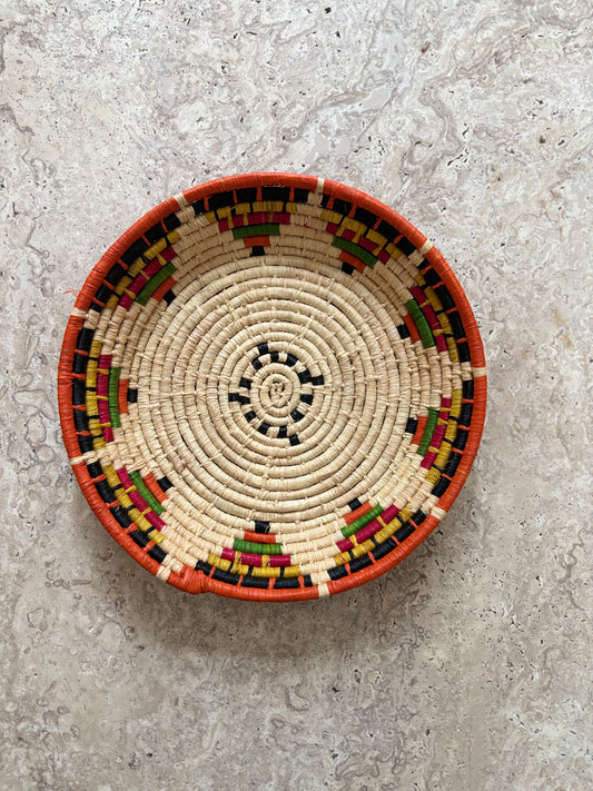 Panier en matières naturelles fait main 30cm